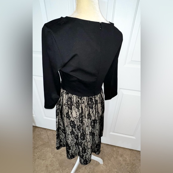 $5 BEAUTIFUL BLACK LACE DRESS SIZE MED. $5 WHEN BUNDLED - Picture 5 of 8
